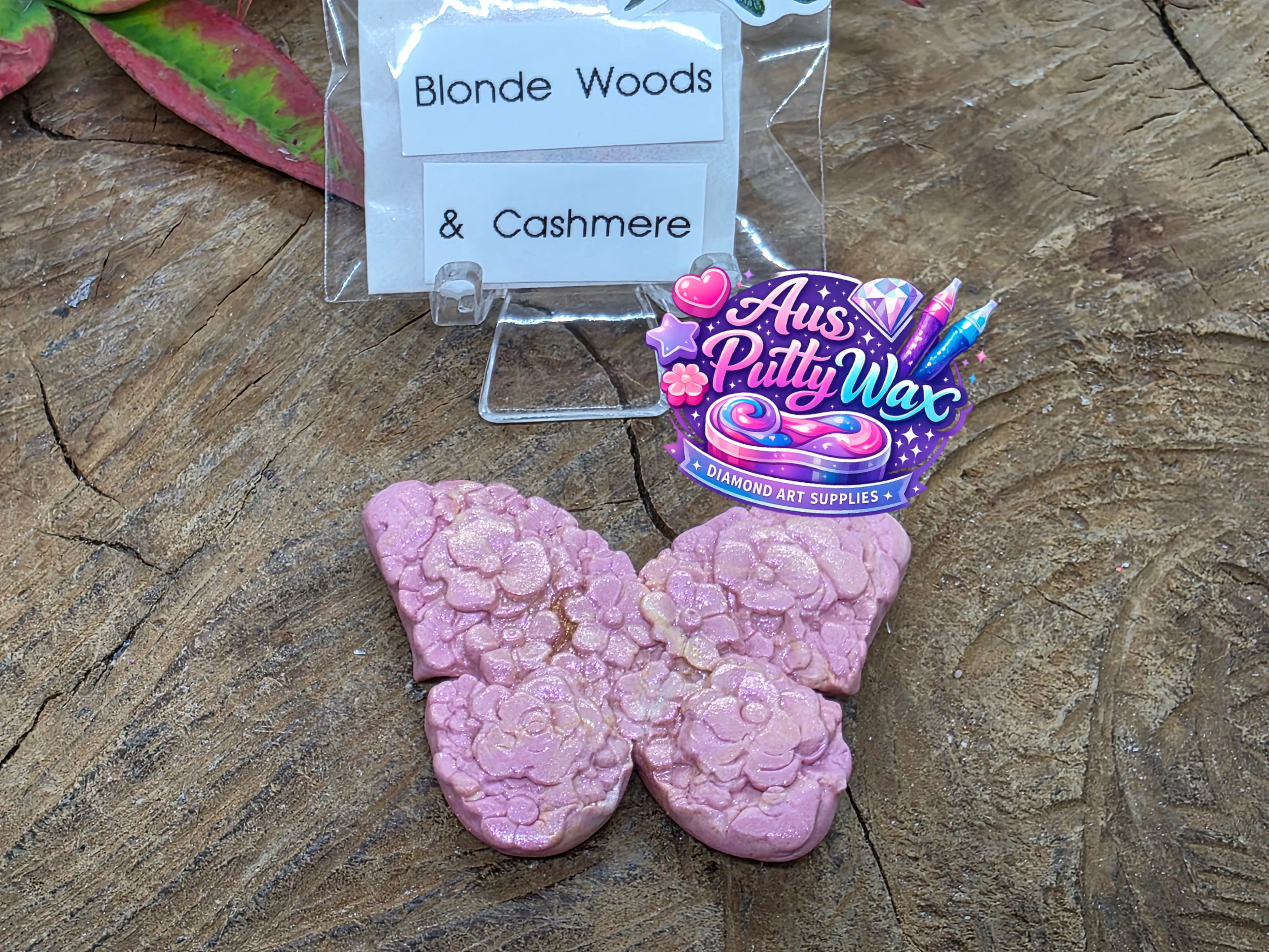 Butterfly 🦋 -  Blonde Woods & Cashmere Putty